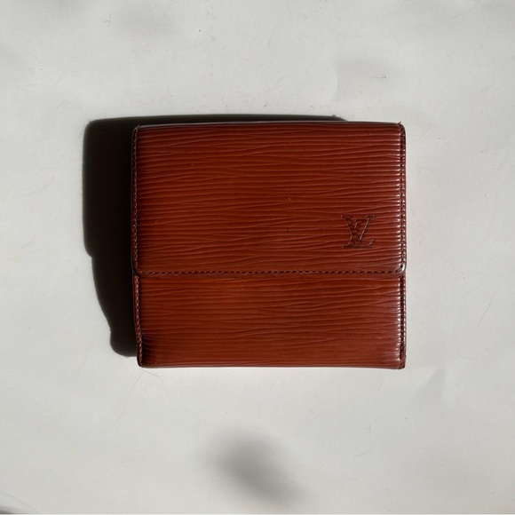 Authentic Louis Vuitton Men’s Burnt Orange Epi Leather Trifold Wallet - Picture 1 of 16